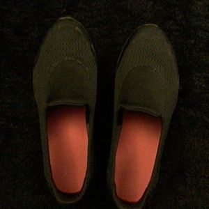 Woman’s Skechers Performance Go Walk 4 Pursuit Walking Shoe 9.5